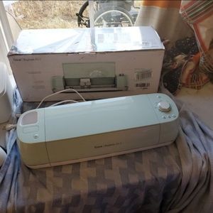 Cricut explore air 2 and cricut  heat press